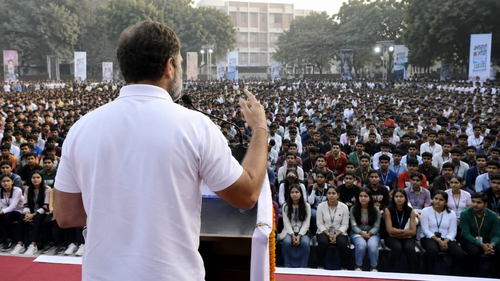 कोटा में छात्रों से मिले राहुल गांधी, शिक्षा और रोजगार व्यवस्था पर उठाए सवाल
